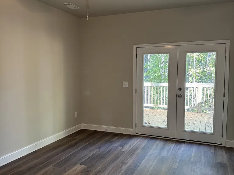 2644 Ladd Dr — Photo 8