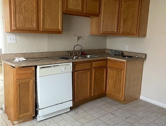 3rd image of 2241 Benton Ave