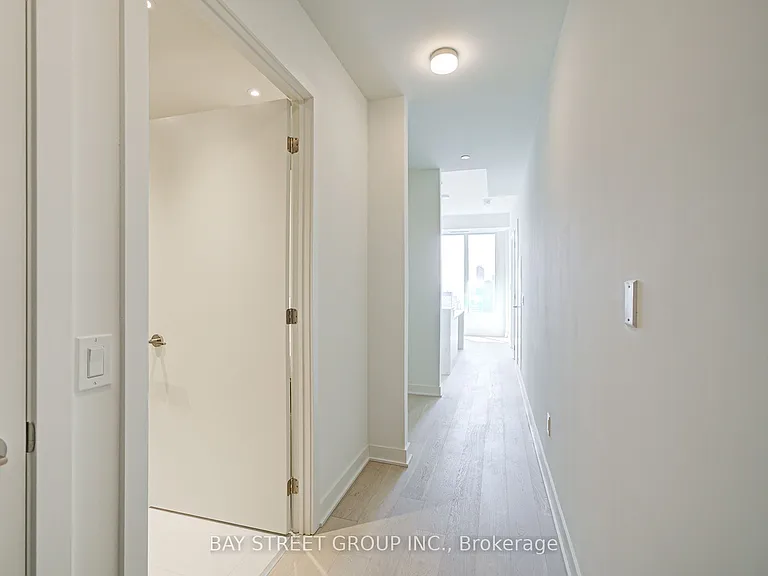 11 Yorkville Ave #5408 — Photo 5