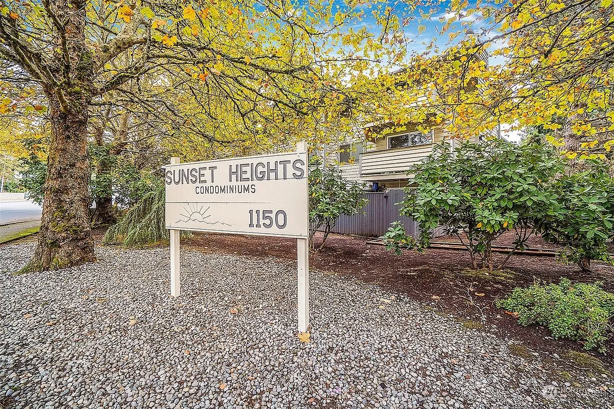 Sunset Heights Condominiums. - 1150 Sunset Blvd NE #102
