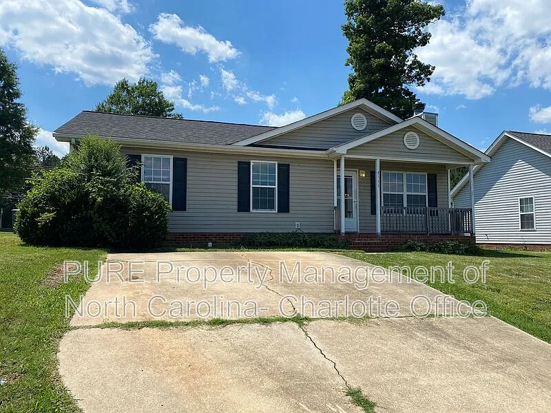 3 bed, 2.0 bath, 1150 sqft, $1,725 — Photo 3