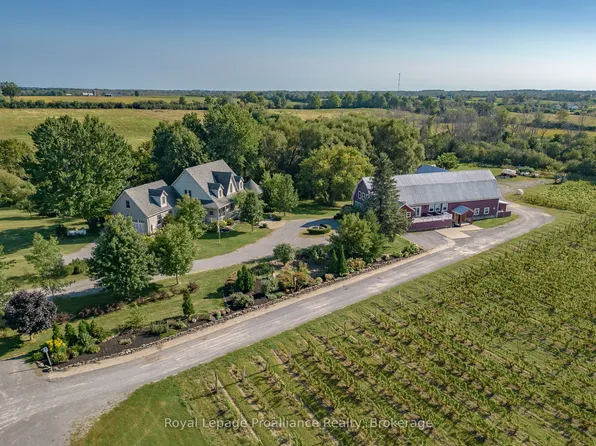 46 Stapleton Rd, Prince Edward County, ON K0K 2J0