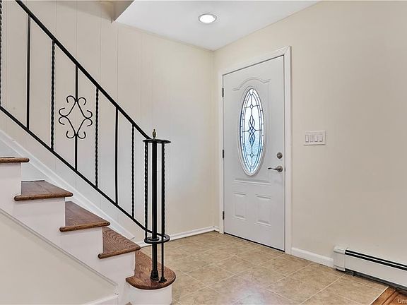 2nd image of 6 Walnut Ct
