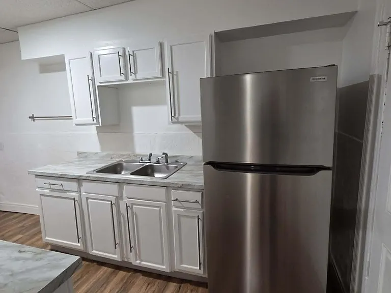 1606 Dickson Ave #1 — Photo 9