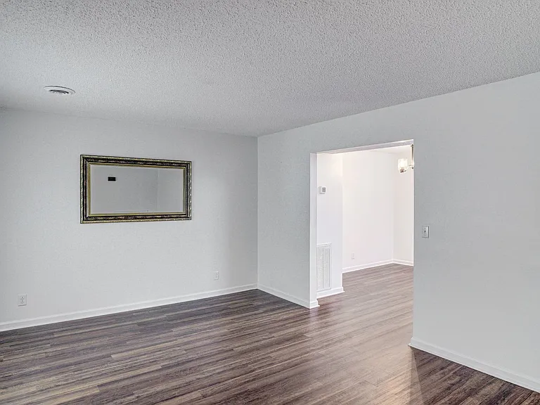 1709 Herrin Dr — Photo 2