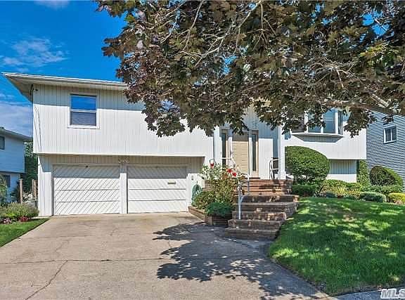 2nd image of 2903 Beach Dr