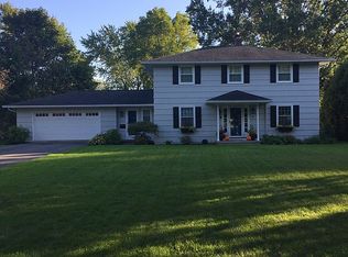 4 Courtenay Cir, Pittsford, NY 14534