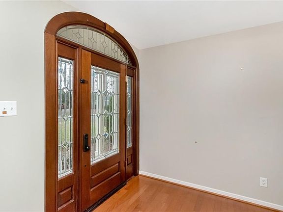 3rd image of 100 Fenwick Rd