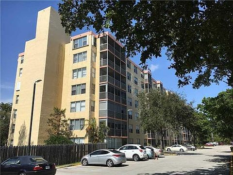 3rd image of 17890 W Dixie Hwy APT 502