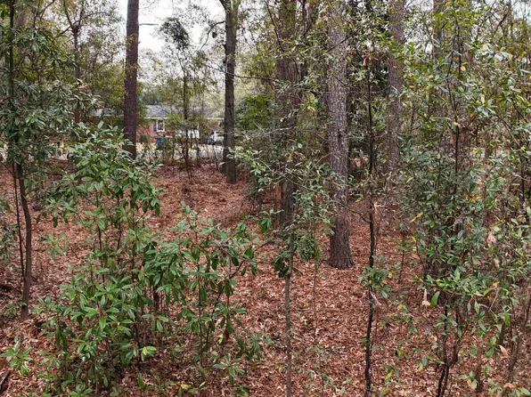 1319 Lakeshore Dr, Camden, SC 29020