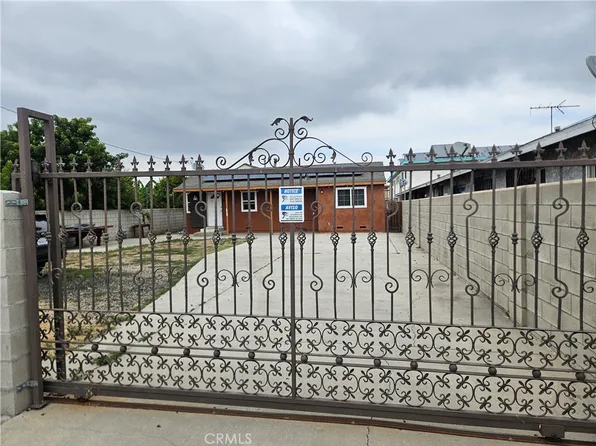 4921 W 104th St, Inglewood, CA 90304