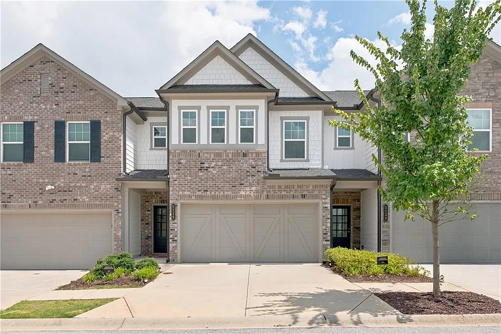 3 bed, 2.5 bath, 1736 sqft, $2,300 — Photo 1