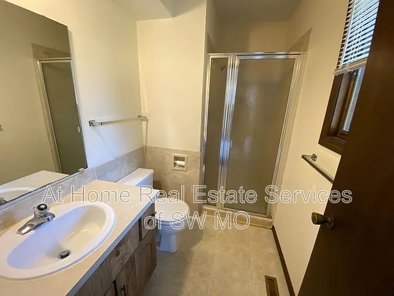 513 E Latoka Ct — Photo 8