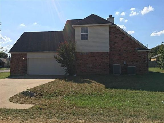 2nd image of 300 Arbor Ct