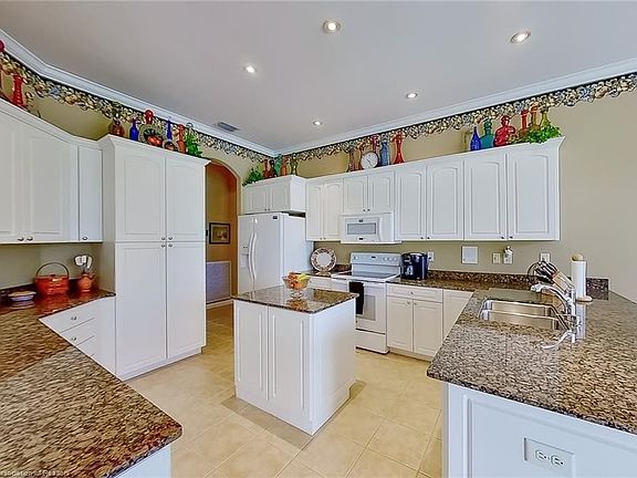 3rd image of 2855 Briarwood Ln