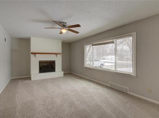 7604 NW Pampas Ln, Parkville, MO 64152