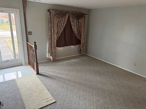 3rd image of 832 Greenbriar St