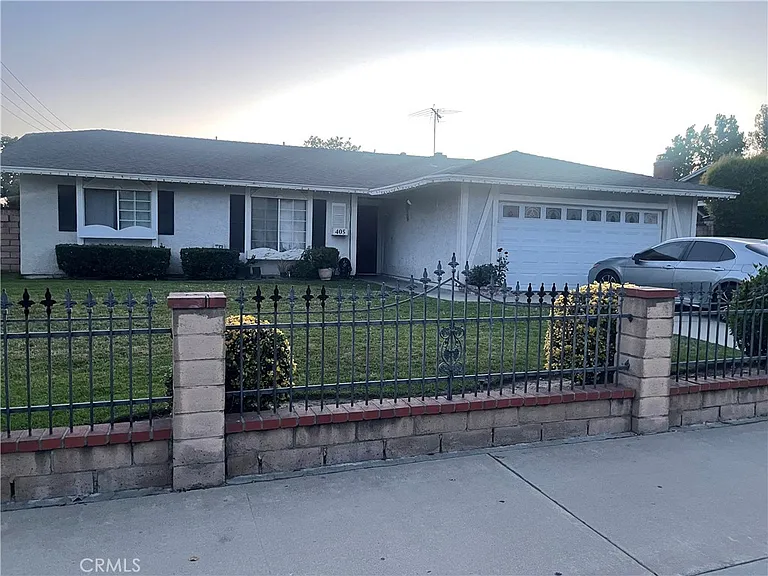 405 N Imperial Ave — Photo 1