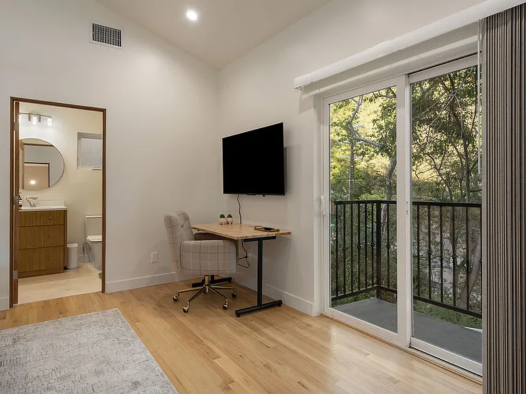 2701 Jalmia Dr — Photo 34