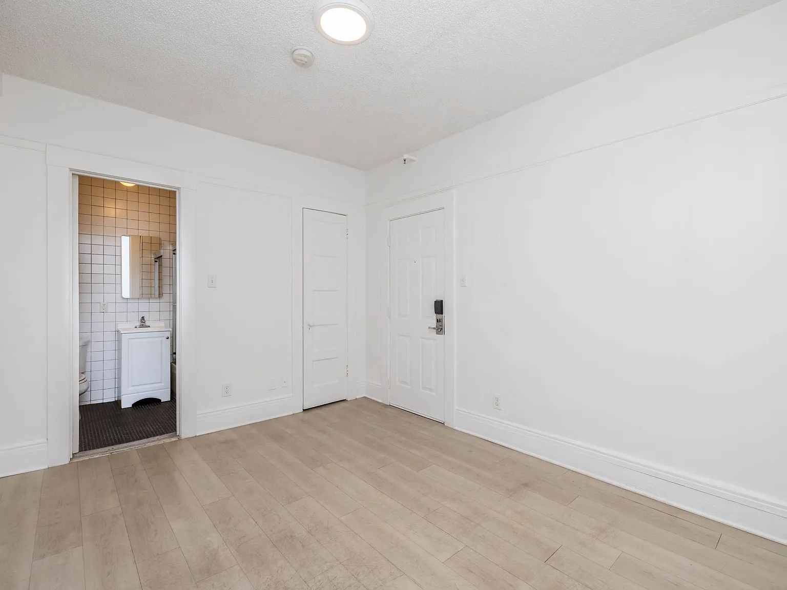 Studio, 220 sqft, $1,495 — Photo 2