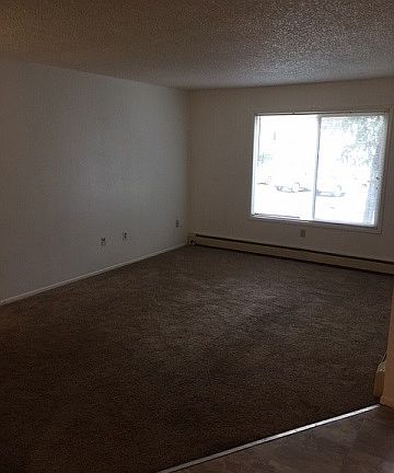 11'6" X 16' LIVING ROOM VIEW FROM ENTRYWAY