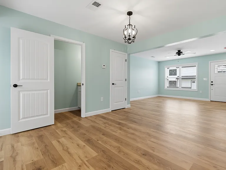 250 Meadow Dr #2 — Photo 3