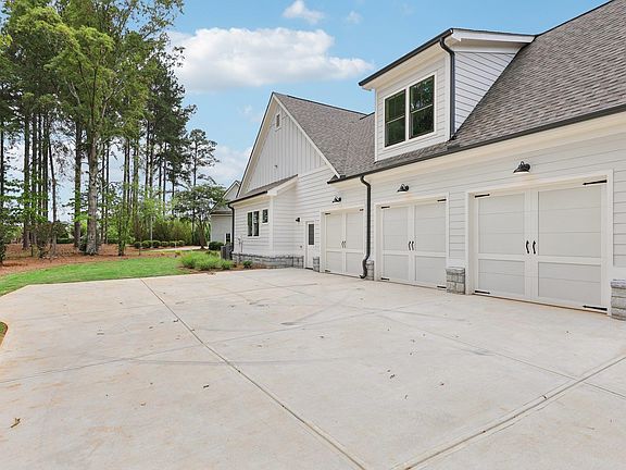 3rd image of 209 Eagles Way