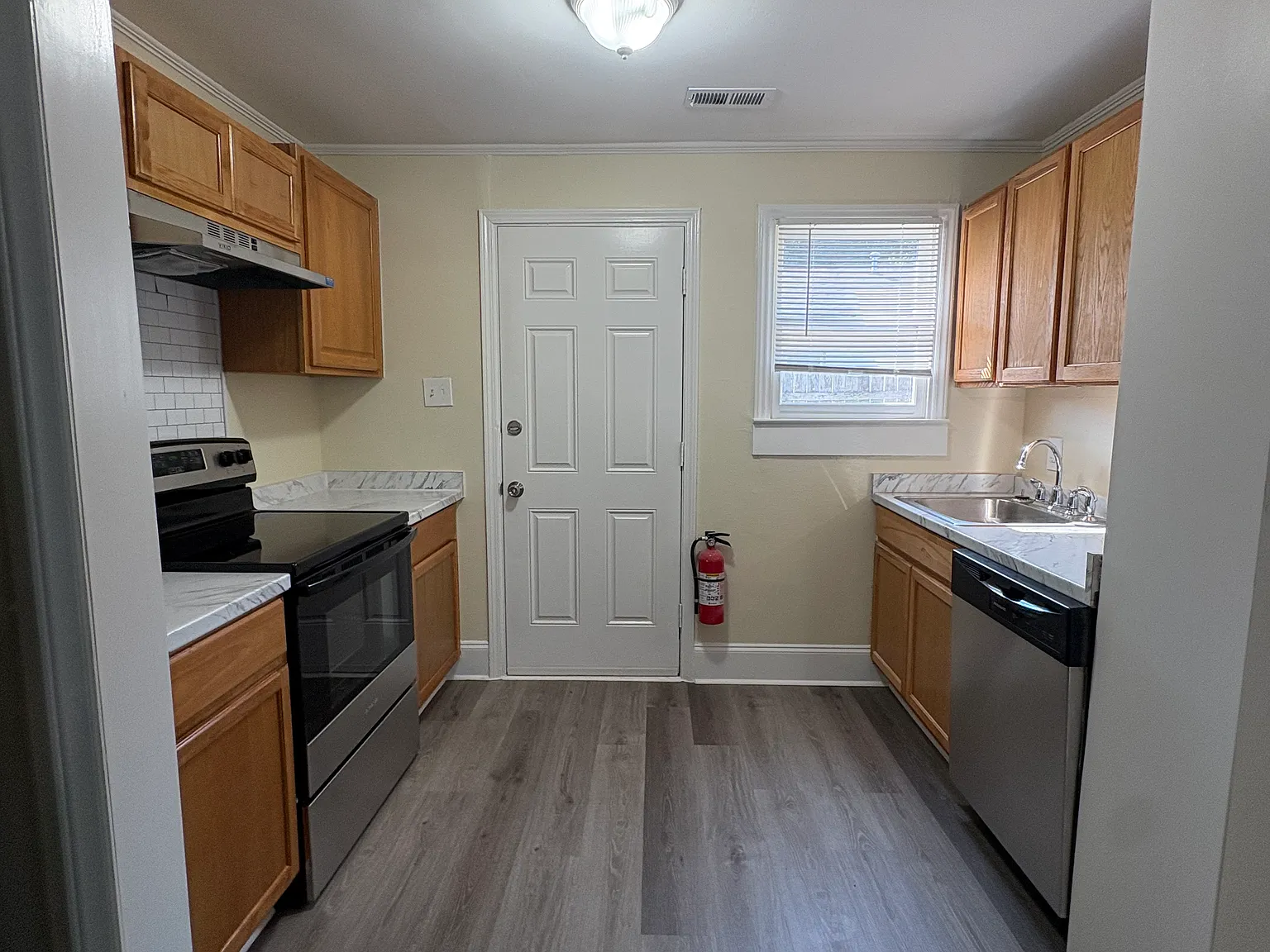 2 bed, 800 sqft, $1,300 — Photo 3