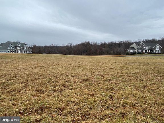 2nd image of 5802 Iroquois Pl