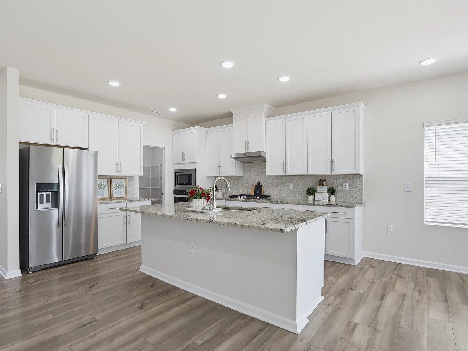 4 bed, 2.5 bath, 2787 sqft, $2,700 — Photo 4