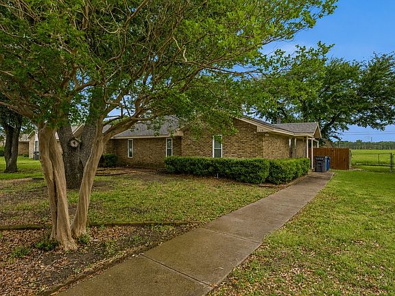 3rd image of 1729 Jenkins Ln