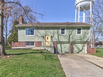 304 S Broadmoor St, Louisburg, KS, 66053