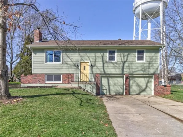 304 S Broadmoor St, Louisburg, KS 66053