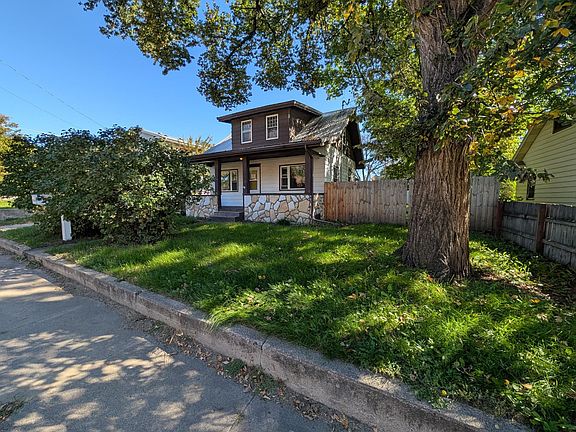 2nd image of 708 8th St NE