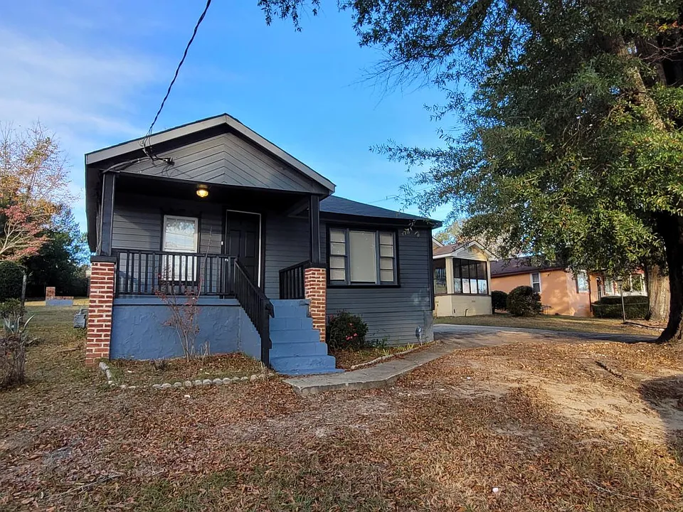 411 Pinecrest Dr
