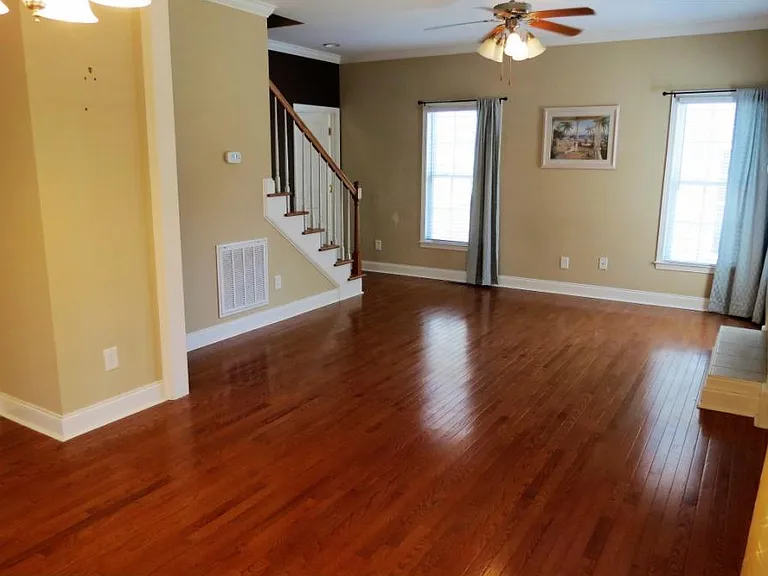 10 Charleston Ct — Photo 3