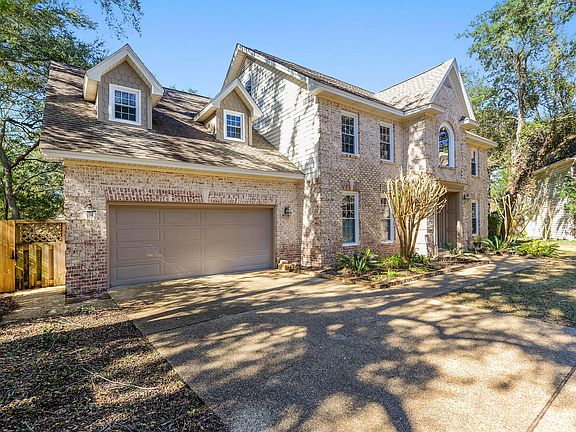 2nd image of 2803 Cambrai Cir