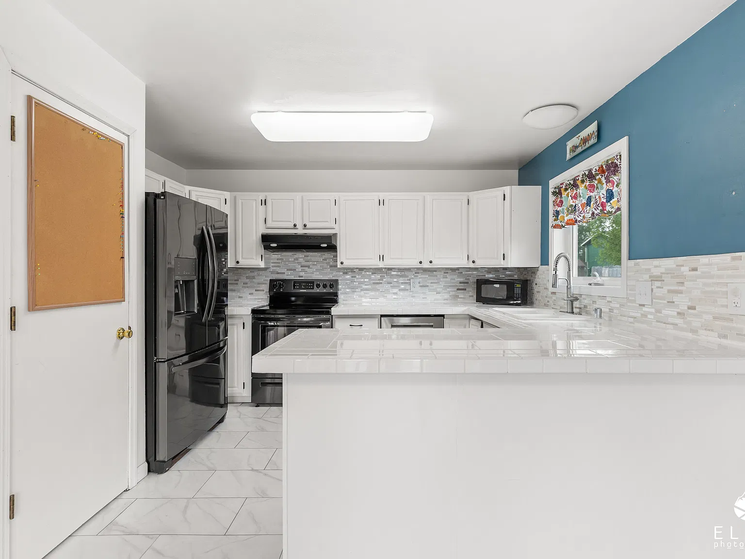3 bed, 1232 sqft, $2,250 — Photo 3