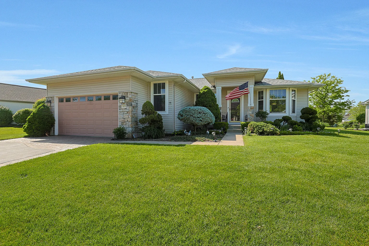 12609 Oak Grove Dr photo 1