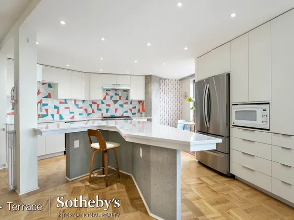 125-10 Queens Boulevard image 4 of 28