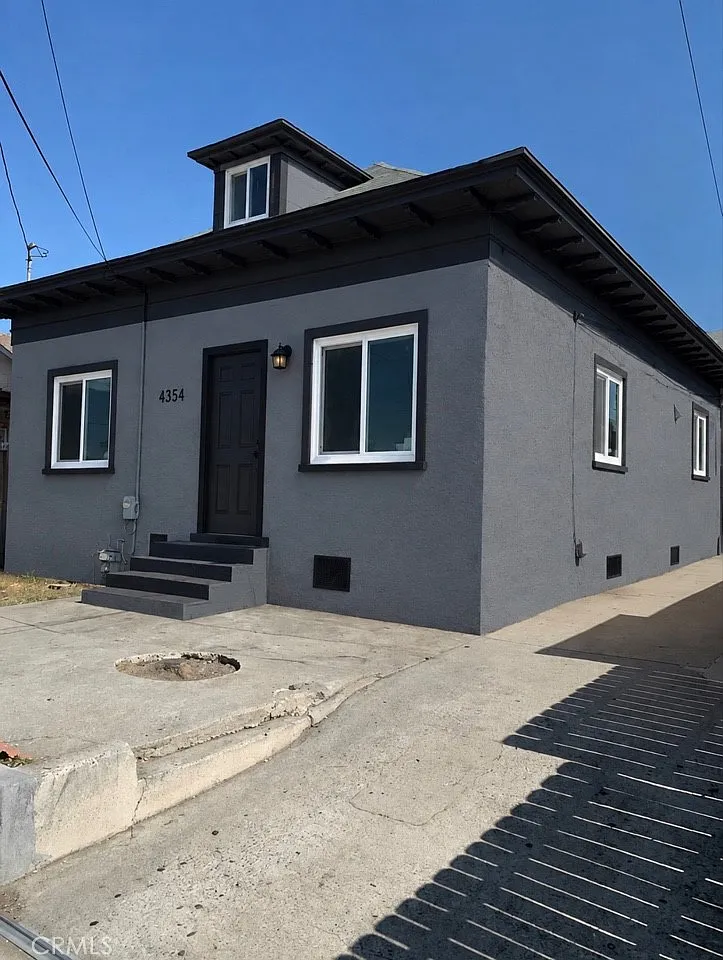 3 bed, 1000 sqft, $3,275 — Photo 1