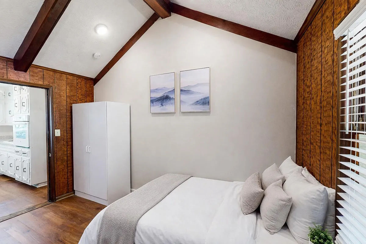 Building Photo - Tudor Castle Cir