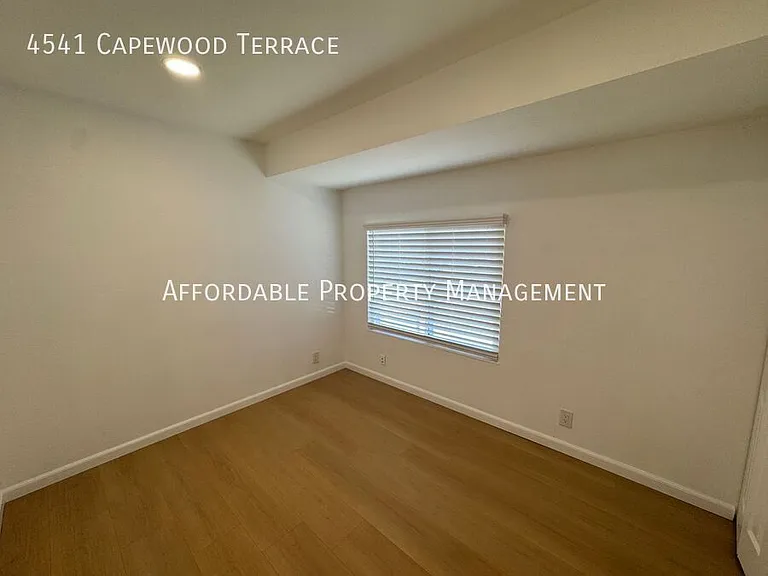 4541 Capewood Ter — Photo 12