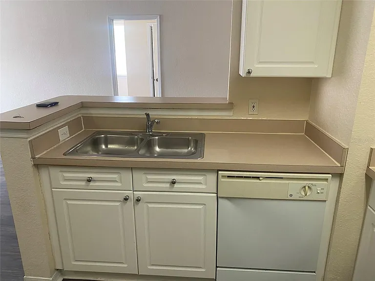 18001 Richmond Place Dr #222 — Photo 3