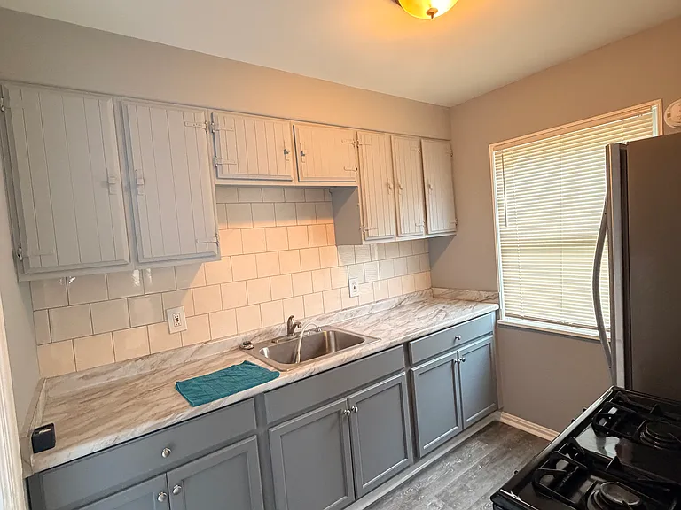 13610 Emery Ave — Photo 6