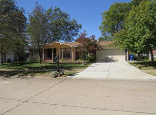 3830 Woodcrest Dr, Florissant, MO 63033