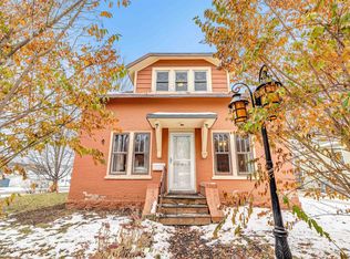105 Maple St, Waupaca, WI 54981