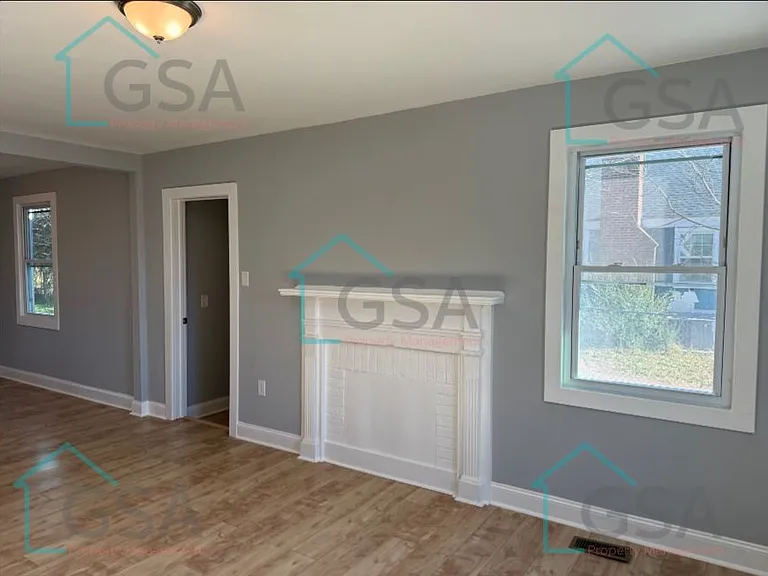 694 Saxon Ave — Photo 6