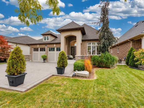 295 Creekside Dr, Welland, ON L3C 0B6