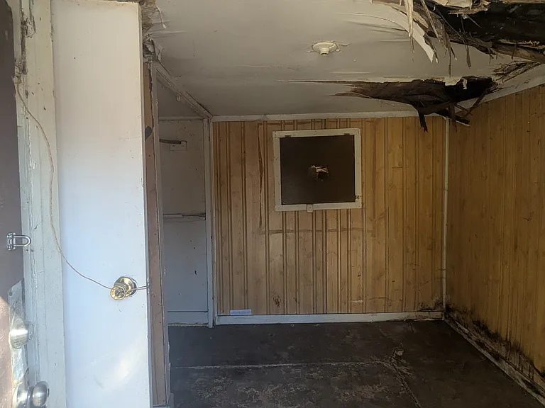 1714 S Lydia Ave — Photo 2